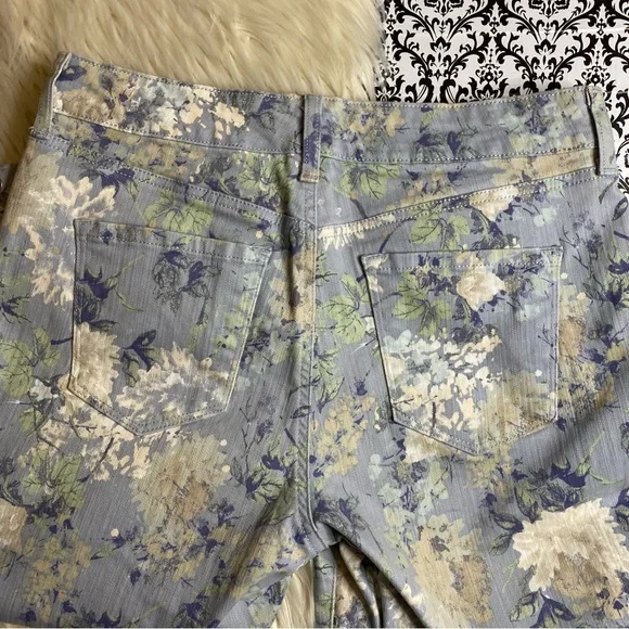 Bandolino: size : 8P : floral ‘mandie capri’ folded denim capri pants - Picture 5 of 11